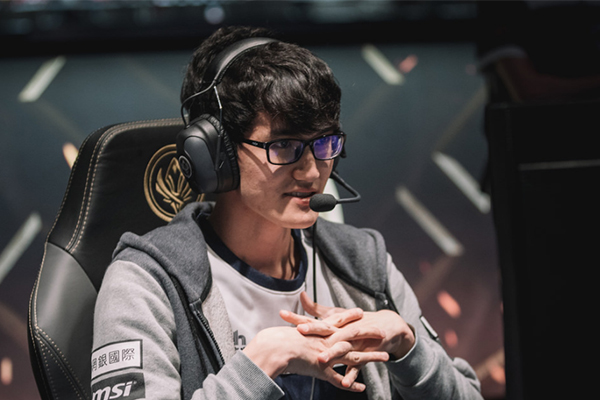 TSM力克FLY,369打出惊人五杀激烈交锋成都决赛之夜,点燃全场激情 TSM力克FLY,369打出惊人五杀激烈交锋成都决赛之夜,点燃全场激情