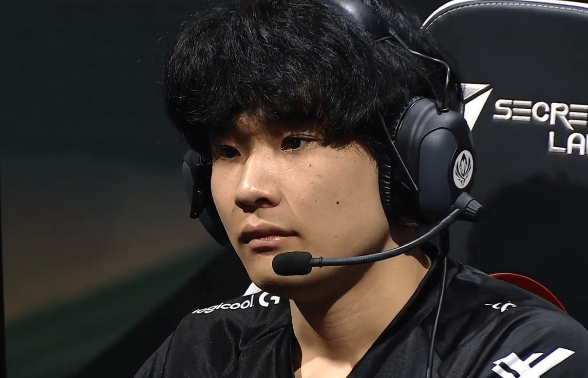 包含DFM横扫PSG，Gumayusi拿下关键大龙峡谷大战小组赛，让粉丝疯狂欢呼的词条