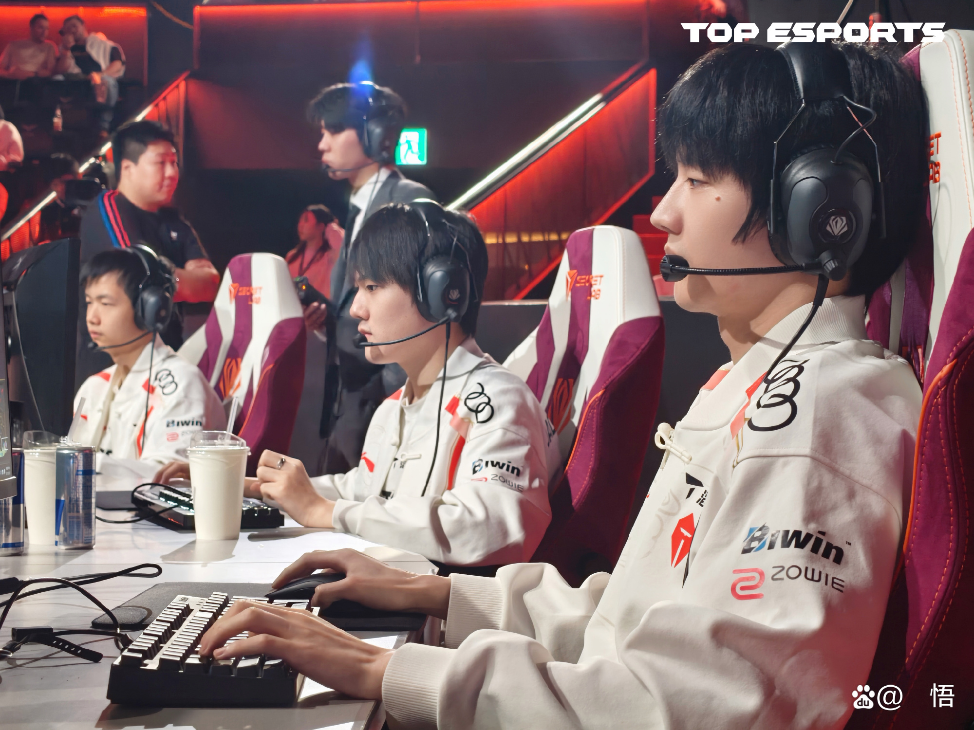 开云体育平台APP-HLE碾压NS，Uzi拿下关键大龙宿命之战淘汰赛，引爆全场热议