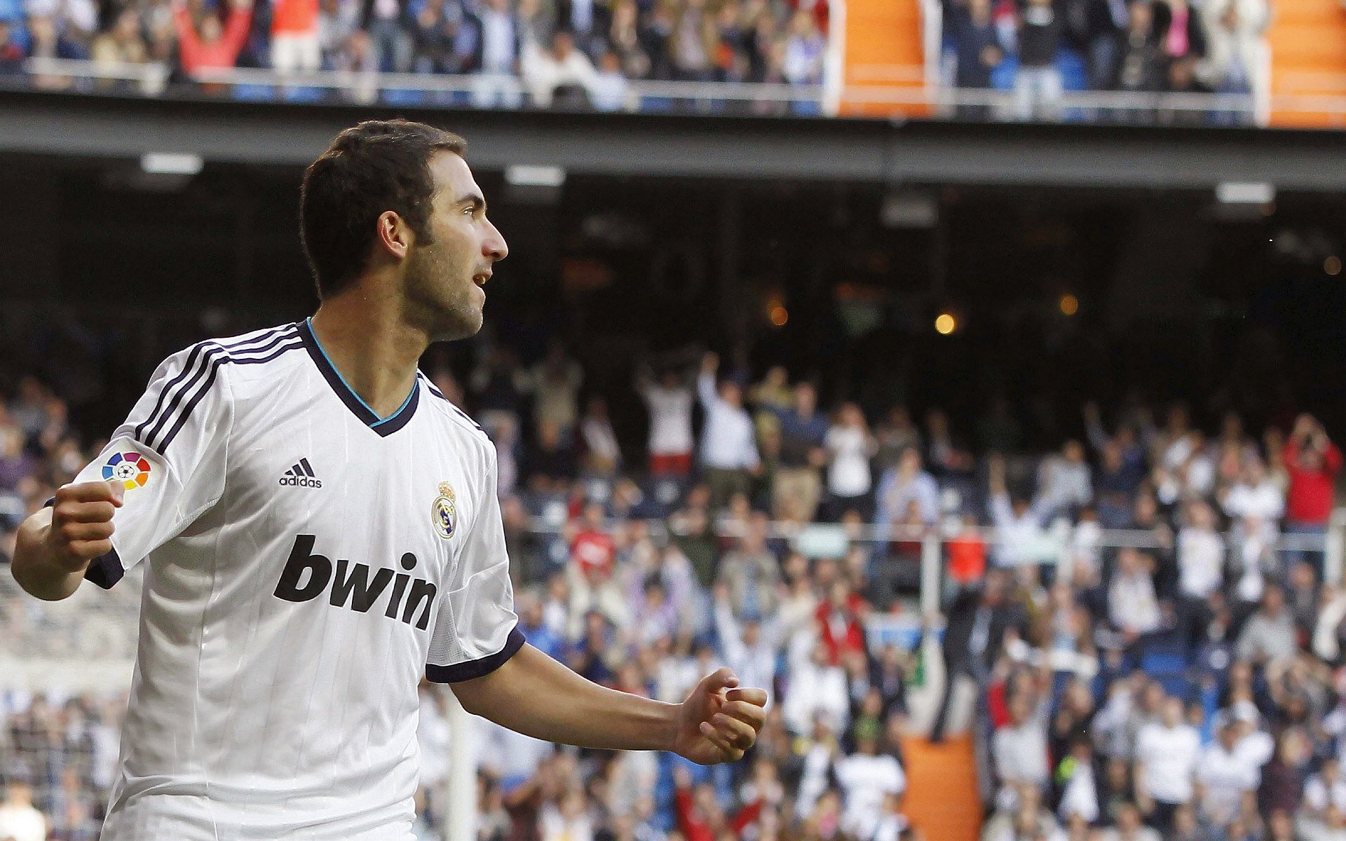 开云体育平台APP-奥亚尔萨瓦尔独造三球！威尔士对阵罗马的巅峰对决全解析