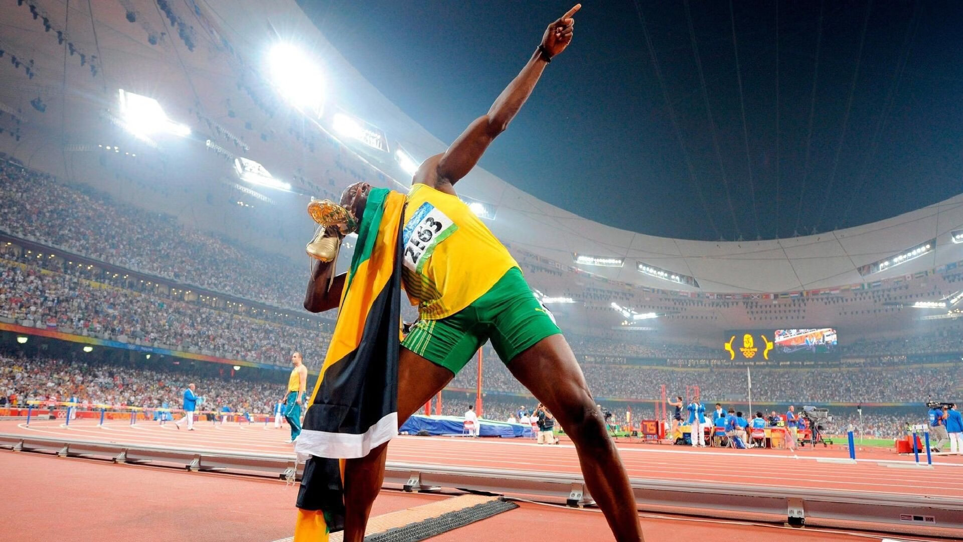 当F1引擎在巴林轰鸣时，我们却在谈论爱德华兹的大场面