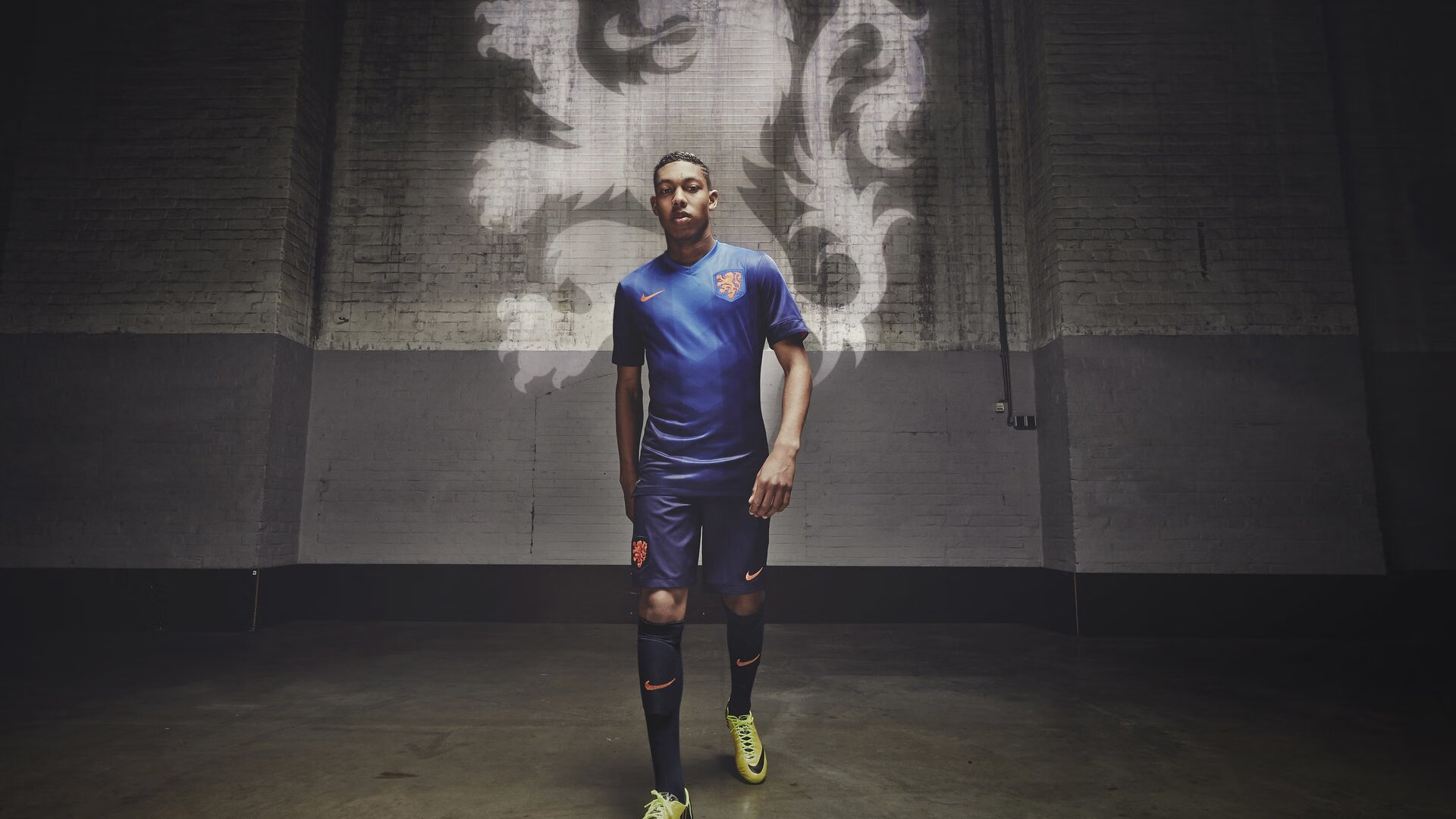 迪巴拉攻防一体统治绿茵!土耳其战术节奏完胜波兰,足球艺术再现巅峰对决