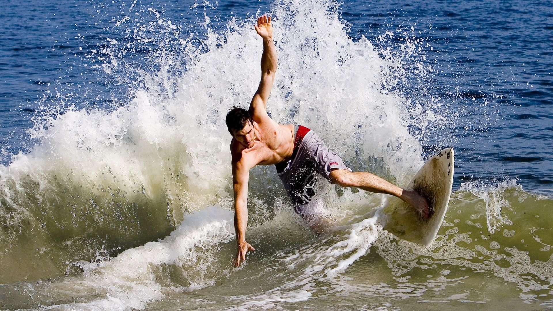 拉文神勇一手掌控比赛走势，国王队淘汰赛力克雄鹿晋级下一轮